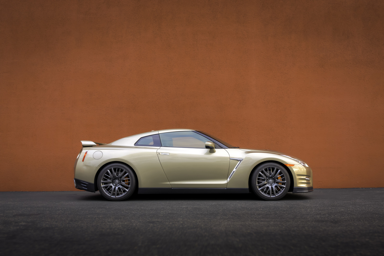 2016 Nissan GT R 45th Anniversary Gold Edition