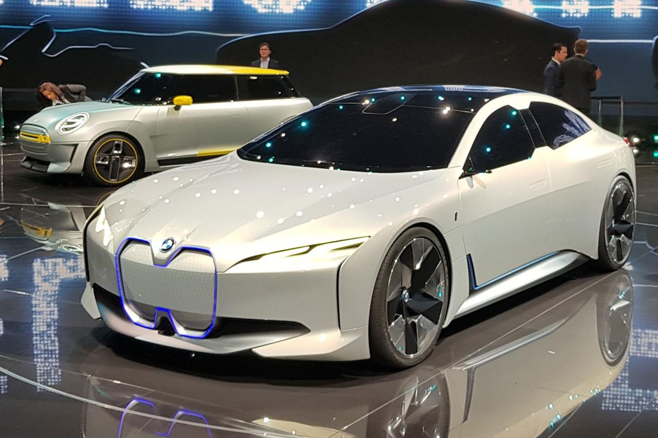 A Glimpse Into The Automotive Future: The 2017 BMW I Visi
on Dynamics Concept